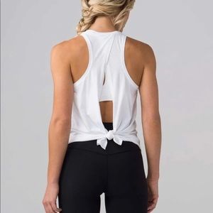 TWO it’s a tie lululemon tank bundle
